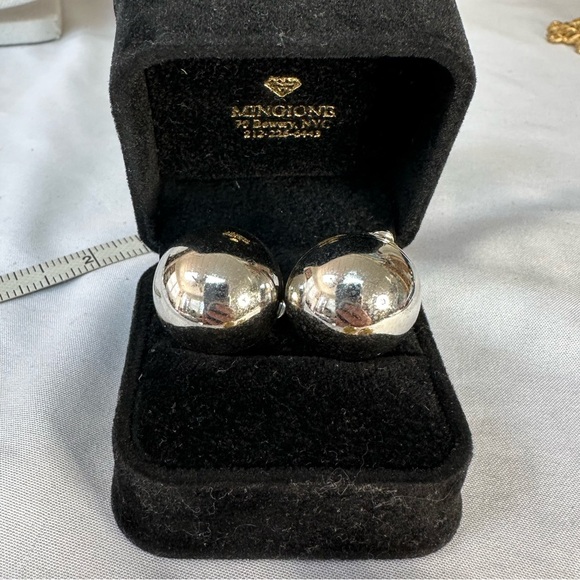 Two pair vintage silvertone and goldtone button earrings - Picture 4 of 5